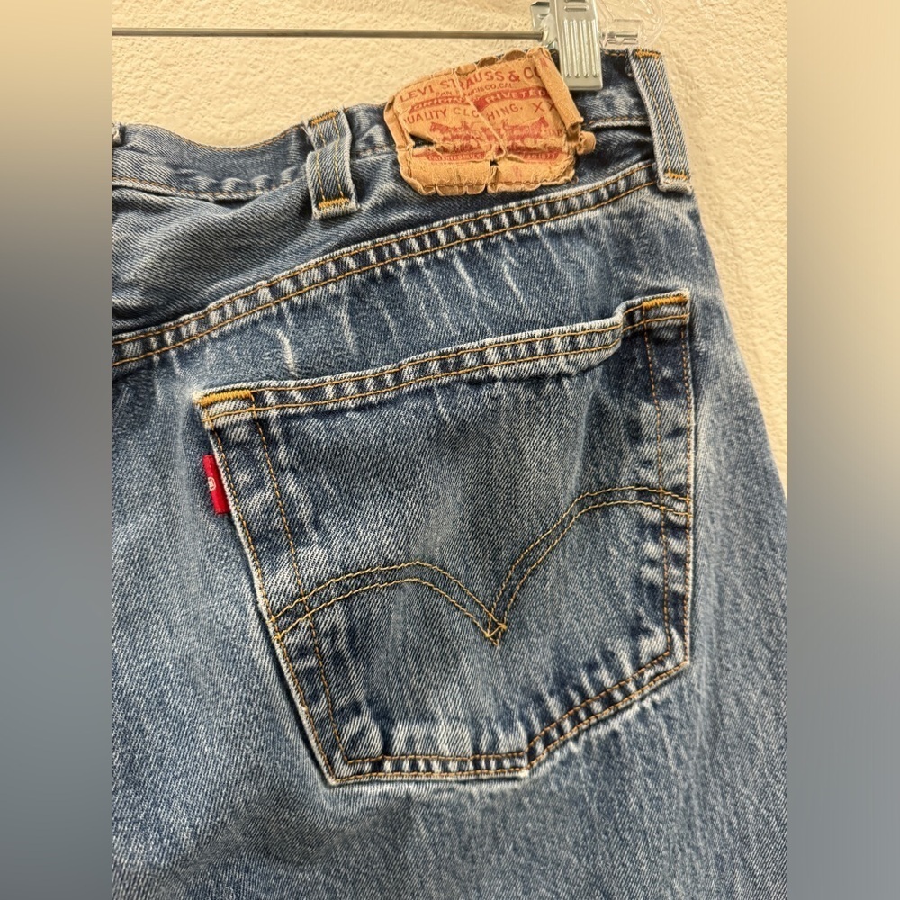 Levi’s Men’s 501 Straight Fit 100% Cotton Button Fly Denim Blue Jeans Size 38 - Picture 3 of 16